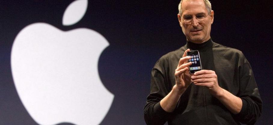 Il y a quinze ans, Steve Jobs mettait les téléphones à clavier sur la touche