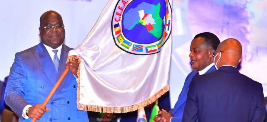 Le Chef de l'État, Félix-Antoine Tshisekedi Tshilombo a reçu des mains de son homologue, le Président Denis Sassou N'guesso, le flambeau de la présidence de la CEEAC pour un an.