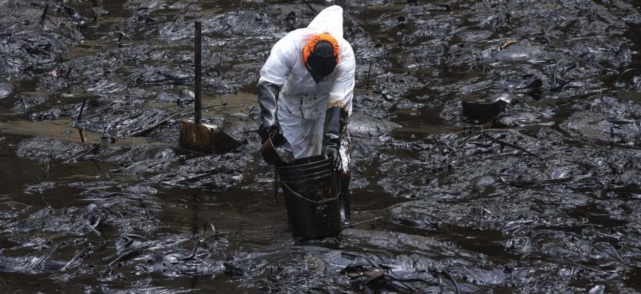 Le gouvernement péruvien a annoncé samedi une «urgence environnementale» de 90 jours pour la zone côtière endommagée par le déversement de 6000 barils de pétrole brut il y a une semaine