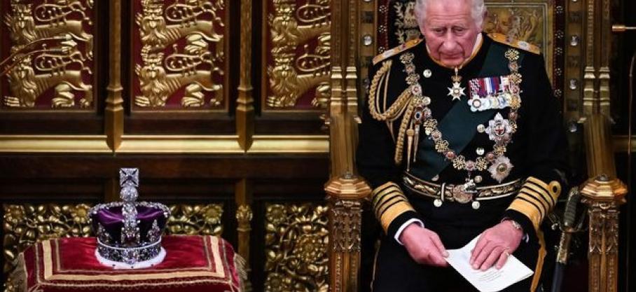 Royaume-Uni: absente pour le discours du trône, la Reine Elizabeth II représentée pour la première fois par Charles lors de la lecture du discours