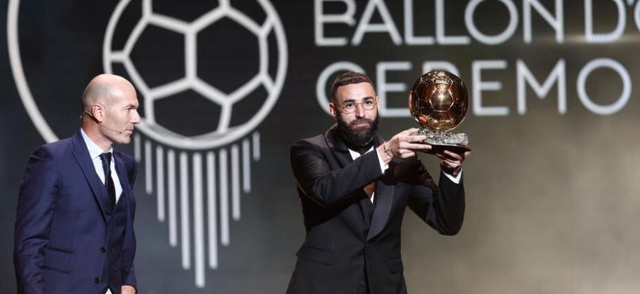 Ballon d'or 2022: Grand favori, le Français Karim Benzema a remporté la récompense individuelle la plus prestigieuse de la planète football
