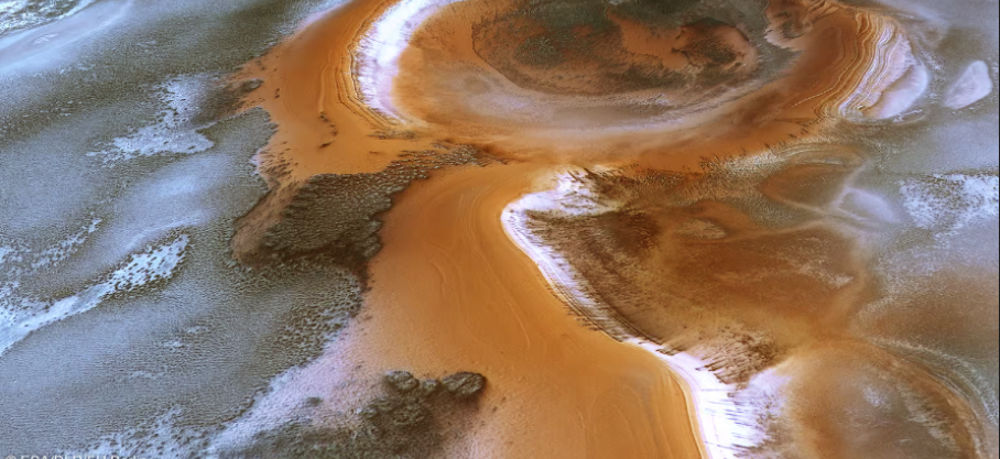 Mars s’habille en hiver d’une fine couche de glace, qui met en lumière la beauté de ses paysages