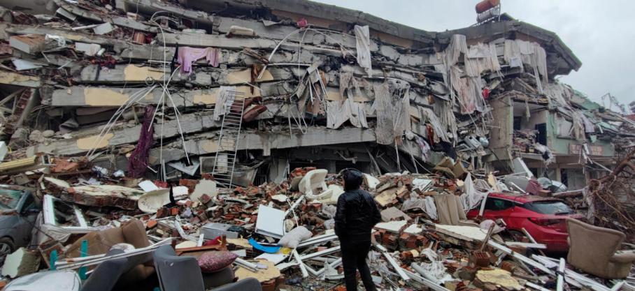 Des centaines de morts en Turquie et en Syrie après un séisme de magnitude 7,8 