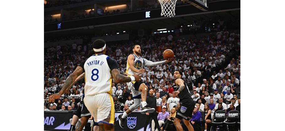 NBA: 50 Points dans le Game 7 des Plays-off ! Le nouveau record de Stephen Curry contre Sacramento suscite l'admiration de la planète basket