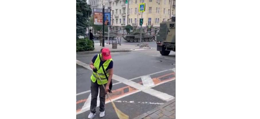 Russie: Entourée de soldats et de chars de la milice Wagner, qui revendique contre le Kremlin, une éboueuse de Rostov continue de nettoyer la ville