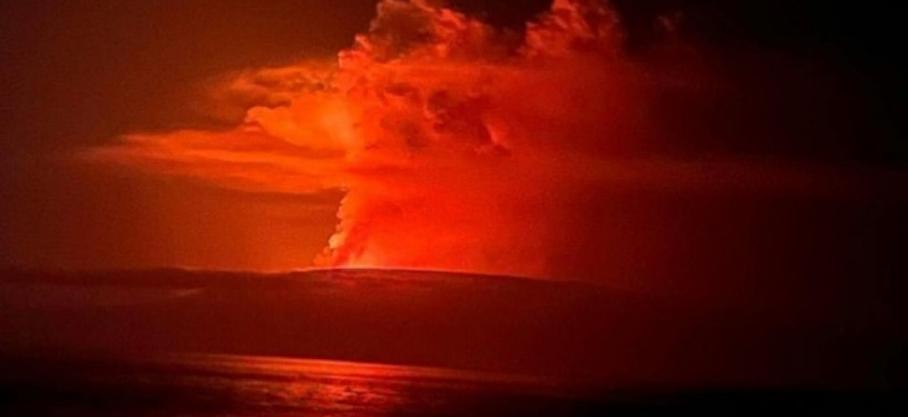 Equateur: La Cumbre, volcan situé sur l’île Fernandina, dans l’archipel des Galapagos est entré en éruption
